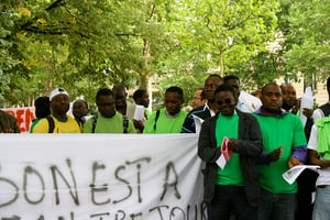 Manifestation des Gabonais à Paris, en 2009. © Flikr/Creative Commons