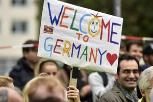Dans certaines gares allemandes, les réfugiés ont été accueillis sous les applaudissements © Martin Meissner/AP/SIPA