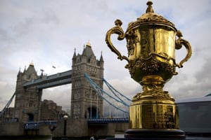 Le trophée de la Coupe du monde 2015 à Londres. © AFP