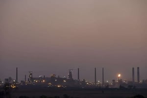 L’usine ArcelorMittal à Vanderbijlpark, au sud de Johannesburg, en Afrique du Sud. © ANDREAS JENSEN/AP/SIPA