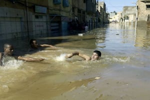 Inondations dans la ville de Ghardaia dans le centre-sud de l’Algérie en octobre 2008. © AP/SIPA
