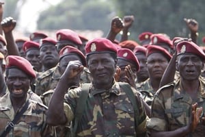 Le principal fait d’armes de l’armée guinéenne reste le massacre du 29 septembre 2009 contre des civils. © Rabecca Blackwell / AP / SIPA