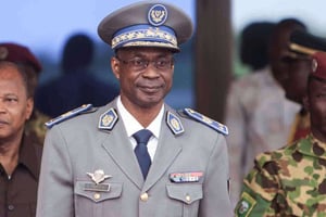 Le général Gilbert Diendéré à l’aéroport de Ouagadougou, le 18 septembre 2015. © Théo Renaut/AP/SIPA