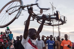 Des manifestants burkinabè contre le coup d’État, le 21 septembre 2015 à Ouagadougou. © Theo Renaut / AP / SIPA