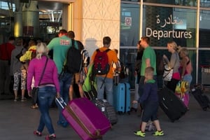 Plusieurs milliers de vacanciers européens ont quitté la Tunisie dans les jours qui ont suivi l’attentat terroriste de Sousse. © AFP
