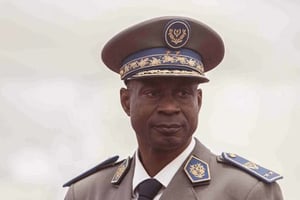 Gilbert Diendéré à l’aéroport de Ouagadougou, le 18 septembre 2015. © Theo Renaut/AP/SIPA