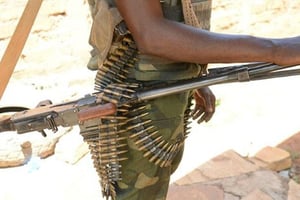 Un membre des ex-rebelles Séléka en armes près de Bambari en Centrafrique, le 15 mai 2015. © Pacome Pabandji/AFP