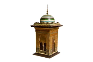 Maquette de mosquée en bois, Espagne ou Proche-Orient (fin XIXe siècle). © ARTCURIAL