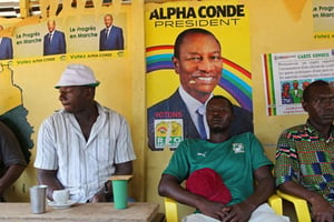 Dans un restaurant de Conakry, en Guinée, le 17 octobre 2015. © Youssouf Bah/AP/SIPA