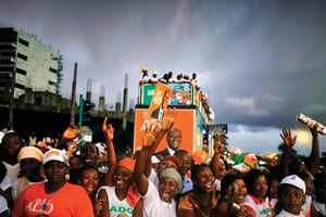 À Abidjan, le 23 octobre, avant-veille du scrutin. © SCHALK VAN ZUYDAM/AP/SIPA