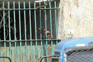 Un prisonnier à Conakry, le 9 novembre 2015. © AFP/Cellou Binani