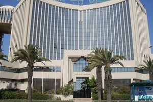 Vue du siège d’Amen Bank à Tunis. © Wikimedia Commons