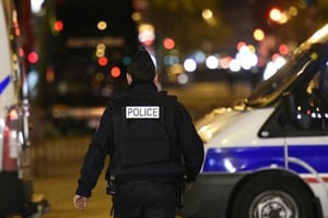 La police patrouille près de Bataclan, le 14 novembre 2015 à Paris. © Franck Fife/AFP