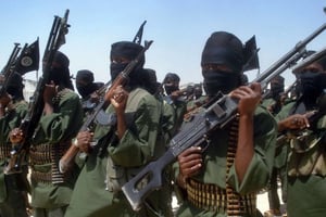 Des combattants du groupe islamiste somalien des Shebabs. © Abdurashid Abdulle/AFP