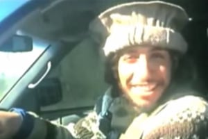Abelhamid Abaaoud dans une vidéo diffusée par le groupe EI en Syrie. © Capture d’écran YouTube
