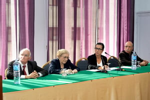 De g. à dr., Djilali Guerroudj, Zohra Drif Bitat, Louisa Hanoune et Lakhdar Bouregaa, le 6 novembre, à Alger. © SAMIR SID