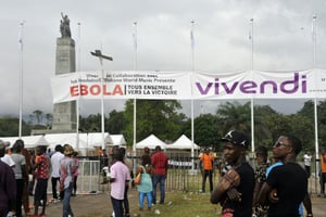 Une banderole portant un message pour la lutte contre le virus Ebola, le 26 septembre 2015 à Conakry. © Cellou Binani/AFP