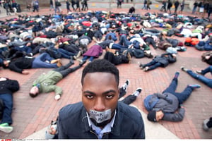 Black Lives Matter. Les étudiants de l’école d’ingénierie de l’université du Michigan, à Ann Arbour, manifestent en décembre 2014. © PATRICK RECORD/AP/SIPA