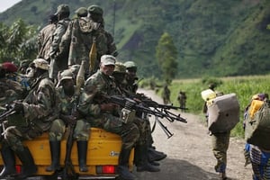 Des rebelles du M23 près de Saké, dans l’est de la RDC, en novembre 2013. © Jerome Delay / AP / SIPA