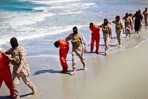 Photo non datée de la capture de chrétiens d’Éthiopie, sur une plage libyenne © AP/SIPA