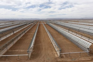 Au Maroc, le parc solaire de Ourzazate, ici en construction, doit devenir l’un des plus grand du monde. © Abdeljalil Bounhar / AP / SIPA