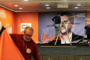 Préparatifs d’un meeting d’Albert Rivera (Ciudadanos),le 4 décembre à Madrid. © FRANCISCO SECO/AP/SIPA