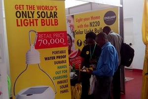 Onelamp, lampe solaire proposée en Ouganda et primée lors de la première édition des African Rethink Awards organisés à Paris en marge de la 21e conférence internationale sur le climat. © Onelamp/Facebook