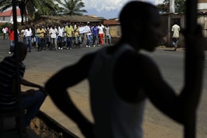Une manifestation anti-Nkurunziza à Nyakabiga, près de Bujumbura, le 16 mai 2015. © Jerome Delay/AP/SIPA