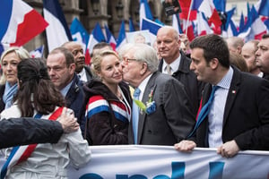 Marine, Marion et Jean-Marie Le Pen lors du traditionnel rassemblement du FN, le 1er mai 2013, à Paris. © MARLENE AWAAD/IP3/MAXPPP