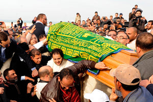 Les obsèques du cheikh Yassine, le 14 décembre 2012 à Rabat. © FADEL SENNA/AFP