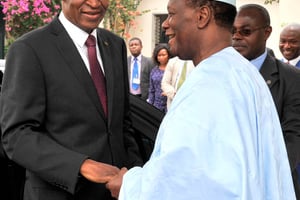 Alassane Ouattara (à dr.) et Blaise Compaoré, en mars 2014, à Abidjan. © ISSOUF SANOGO/AFP
