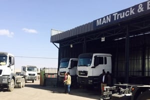 Les premiers camions MAN livrés à l‘atelier Addis-Abeba de Kaleb Service Farmers House. © DR