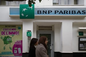 Agence de BNP Paribas El Djazaïr, rue Didouche à Alger, en mars 2014. © Alexandre Dupeyron pour Jeune Afrique