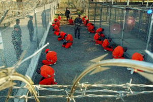 Des détenus de Guantanamo. © Département d’État américain de la Défense.