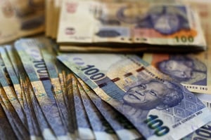 Billets de 100 rands sud-africains. © Siphiwe Sibeko/Reuters