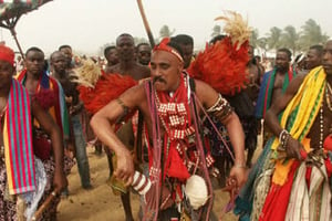 Des adeptes du vadou en pleine danse rituelle en 2005 . © Erick Ahounou/AP/Sipa