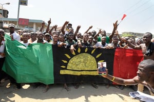 Manifestants exigeant la libération de Nnamdi Kanu, nouveau champion de la cause biafraise, le 18 novembre 2015 à Aba, dans le Sud-Est. © PIUS UTOMI EKPEI/AFP
