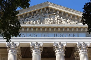 Palais de justice de Nîmes, octobre 2015 © Joshua Morley / Flickr