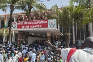 Le siège du PAIGC dans la capitale Bissau, le 5 mars 2014, avant l’élection présidentielle. © Sylvain CHERKAOUI pour Jeune Afrique