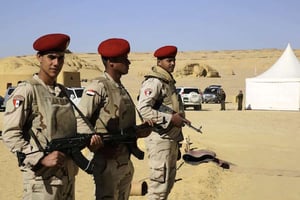 Soldats de l’armée égyptienne, Oasis du Fayoum, 14 janvier 2016 © Thomas Hartwell/AP/SIPA