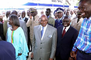 Dakar, en 2004. L’ancien président est au côté de celui qui est alors son Premier ministre. © MBAYE ALIOU/PANAPRESS/MAXPPP