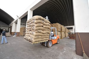 L’usine de San Pedro pourra broyer 66 000 tonnes de fèves par an. © Nabil Zorkot pour Les Éditions du Jaguar