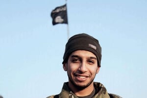 Abdelhamid  Abaaoud, auteur des attentats du 13 novembre à Paris (image non datée issue du magazine de l’État islamique de janvier 2015). © Uncredited/AP/SIPA