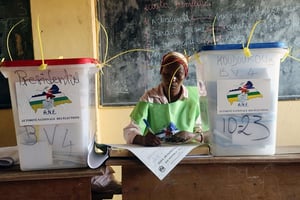 Un bureau de vote lors des élections en Centrafrique le 30 décembre 2015. © Herve Serefio Diaspora / AP / SIPA