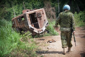 Un casque bleu de la Monusco, dans le cadre d’une opération conjointe avec les forces congolaises à Beni (Nord-Kivu), RD Congo , le 13 mars 2014. © MONUSCO/CC/ Flickr