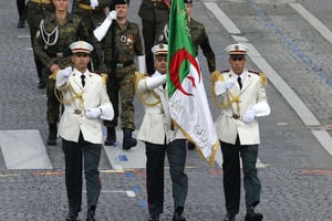Soldats algériens lors du défilé du 14 juillet 2014 sur les Champs-Elysées, à Paris © Francois Mori/AP/SIPA