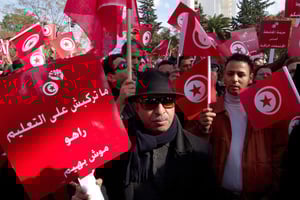 Manifestations à Tunis en 2012 appelant les groupes islamistes à ne pas exploiter l’éducation dans leur propagande politique. © Amine Landoulsi/AP/SIPA