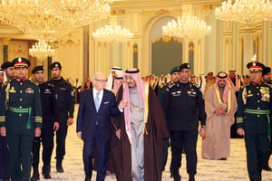 Le chef de l’État tunisien Béji Caïd Essebsi avec le roi Salman Ibn AbdelazizAl Saoud, le 22 décembre 2015, à Riyad. © HICHEM