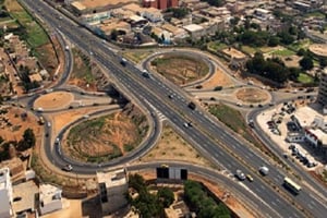 Les chantiers de construction de l’autoroute à péage Dakar-Diamniadio-Aéroport international Blaise-Diagne (AIBD), confiés à Eiffage Sénégal, arrivent à leur terme © DR