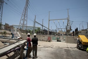Vue de la centrale électrique de la Senelec de Bel Air, zone industrielle de Dakar. © Sylvain CHERKAOUI pour Jeune Afrique